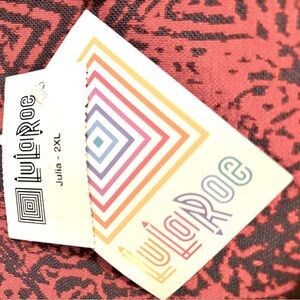 LuLaRoe 2XL NEW with Tags Rose + Navy blue 😎👗